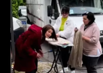 Nurgül Yeşilçay, sette saçlarına ütü yaptırdı