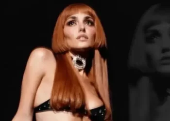 Hande Erçel, Instagram hesabından paylaştığı fotoğraflarla sosyal medyayı salladı