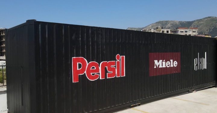 Persil ve Miele, deprem bölgelerinde çamaşır yıkama ve kurutma alanları oluşturarak depremzedelerin kullanımına sundu