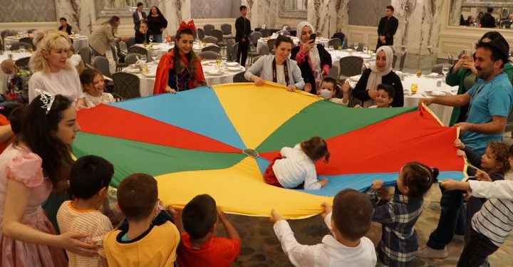 KAÇUV, tedavi gören çocuklar ve aileleri ile Shangri-la Bosphorus Istanbul’da bir araya geldi