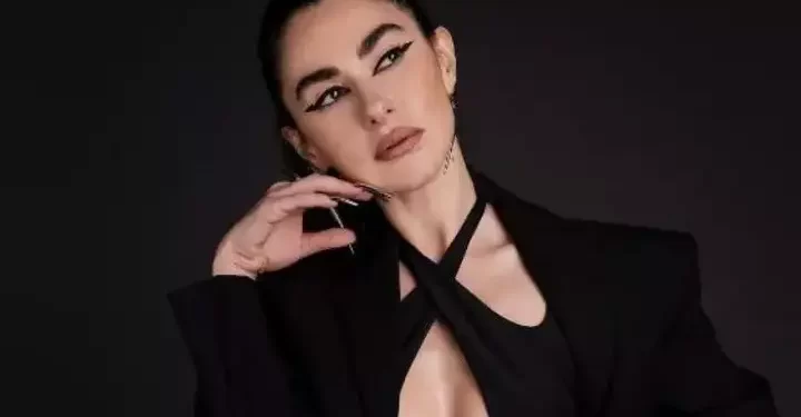 Nesrin Cavadzade, hem güneşlendi hem spo yaptı