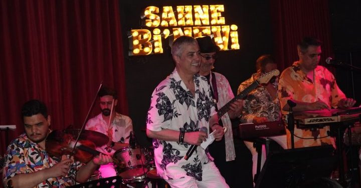 Cengiz Kurtoğlu, Bi Nevi İstanbul’da sahneye çıktı