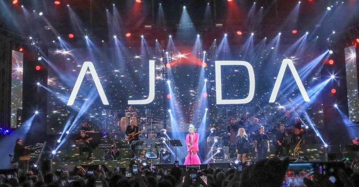 Ajda Pekkan ışığıyla Boğaz’ı aydınlattı