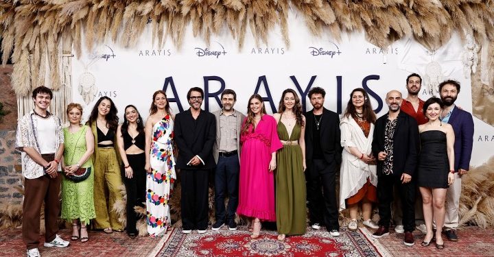 Aslı Enver ve Mehmet Günsür’ü başrollerinde buluşturan ‘Arayış’ın ön gösterimi gerçekleşti