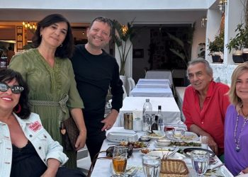 Erhan Yazıcıoğlu eşi Müge Yazıcıoğlu ve yakın dostları ile Atılay Balık’ta buluştu