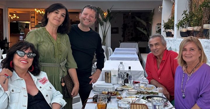 Erhan Yazıcıoğlu eşi Müge Yazıcıoğlu ve yakın dostları ile Atılay Balık’ta buluştu