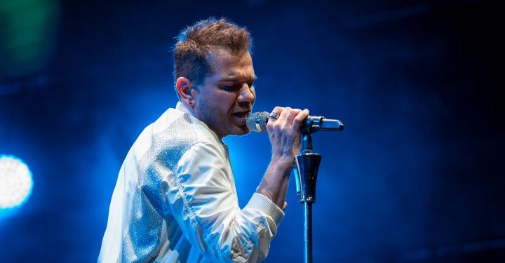 Kenan Doğulu, Maximum Uniq Açıkhava konseriyle yaz sezonunu başlattı