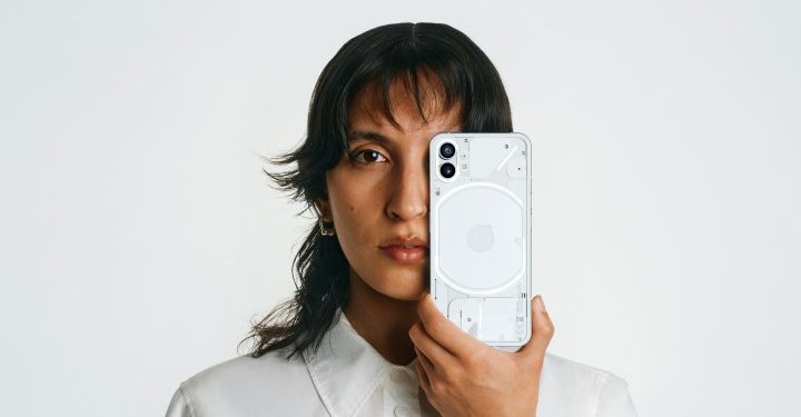 Dikkat çekici tasarımıyla fark yaratan Nothing Phone (1) Türkiye’de