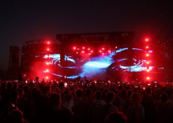 İstanbul Festivali Buray ve Hadise’nin sahne şovuyla Işıl Işıl