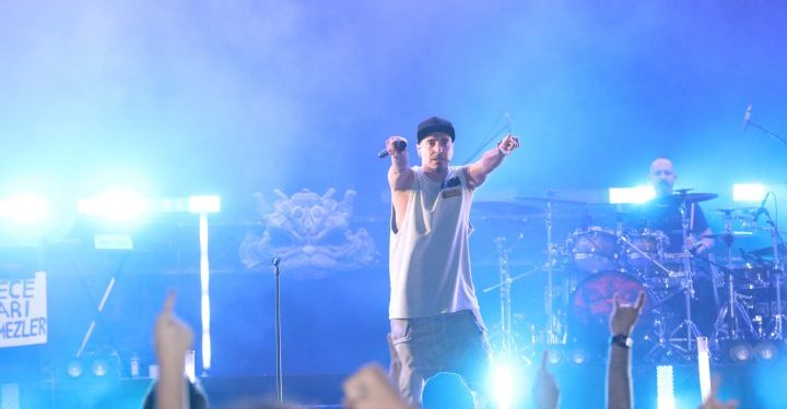 maNga’yla Boğaz’ın kıyısında rock müzik keyfi