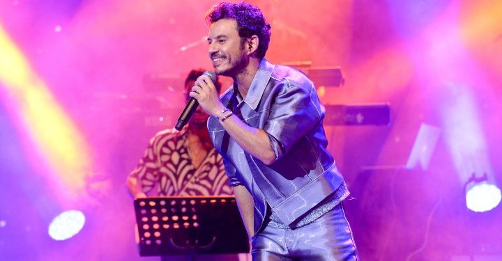 Buray söyledi, sevgilisi Ezgi eğlendi