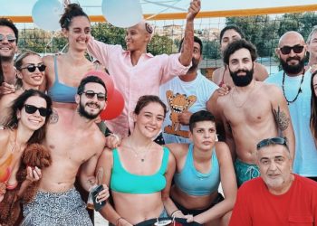 Filenin Sultanları Çeşme tatilinde plaj voleybolu oynadı