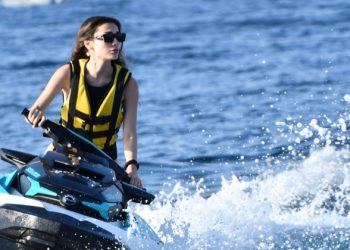 Yağmur Tanrısevsin, Bodrum’da tatilin keyfini çıkarıyor