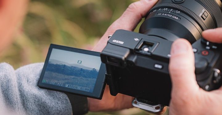 Sony, en yeni APS-C aynasız fotoğraf makinesi A6700’ü piyasaya sundu