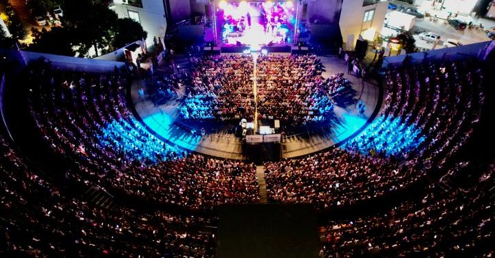 Çeşme’de Süperstar Ajda Pekkan izdihamı