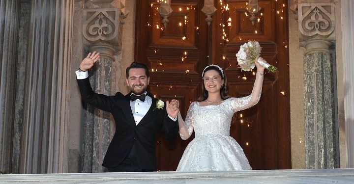 Siyaset ve iş dünyasını buluşturan düğünde, Feyza Utku-Burak Tuncer çifti sonsuza dek mutluluğa ‘evet’ dedi