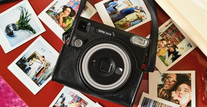 Fujifilm instax ailesinin yeni üyesi: instax SQUARE SQ40