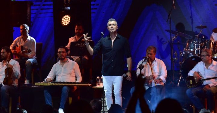 Özcan Deniz, Bodrum Günay Restaurant’ı yine hınca hınç doldurdu