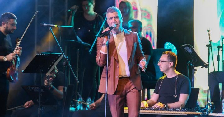 Özcan Deniz bayramın ilk günü Günay Restaurant’ta sahne aldı