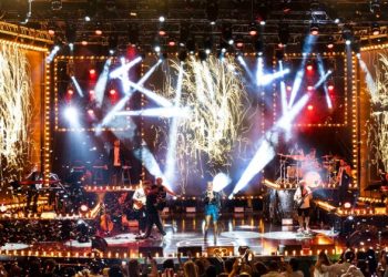 Sıla’dan Harbiye Açıkhava’da hem konser hem dijital sanat