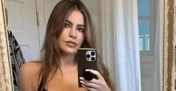 50’lik Sofia Vergara’dan takipçilerine mayolu seksi pozlarla ile teşekkür