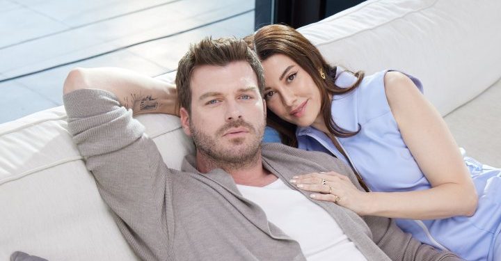Başak ve Kıvanç Tatlıtuğ çifti ailecek kamera karşısında