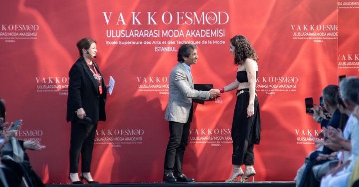 Vakko ESMOD Moda Akademisi 10. yılında özel bir defileyle mezunlarını verdi