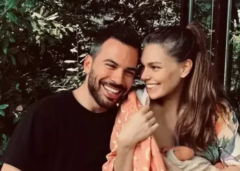 1.5 ay önce anne olan Aslı Enver’den havuz pozu