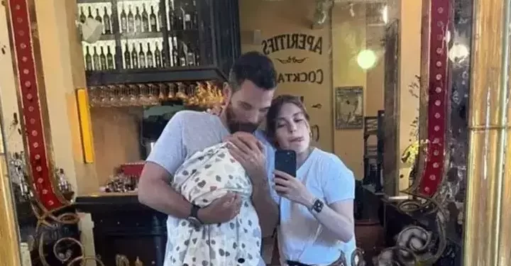 Aslı Enver’den mutluluk pozu