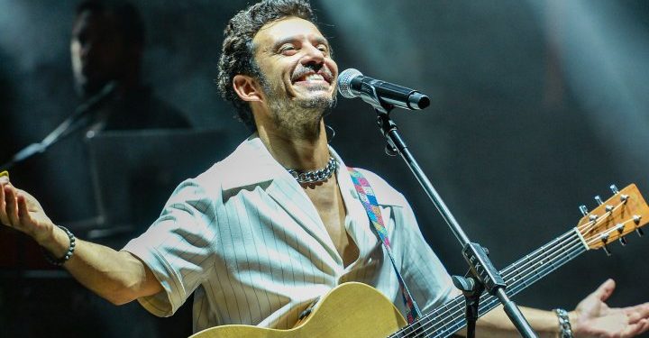 Buray’dan yabancı seyircilerine jest