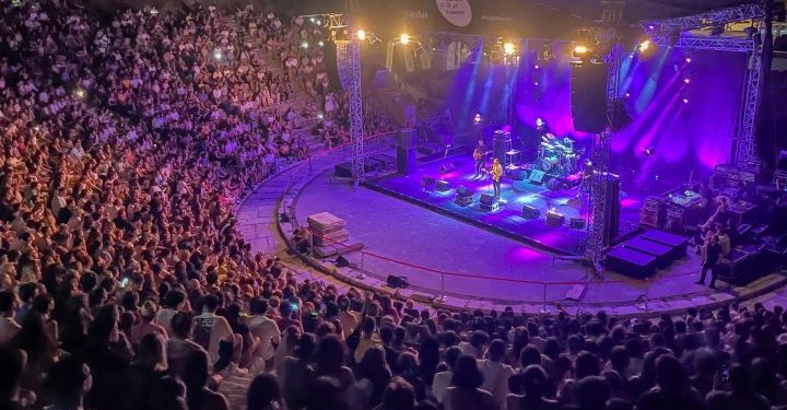Duman yoğun istek üzerine ikinci kez Bodrum’da sahne aldı