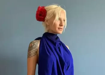 Didem Soydan’ın yırtmaçlı elbisesi olay oldu