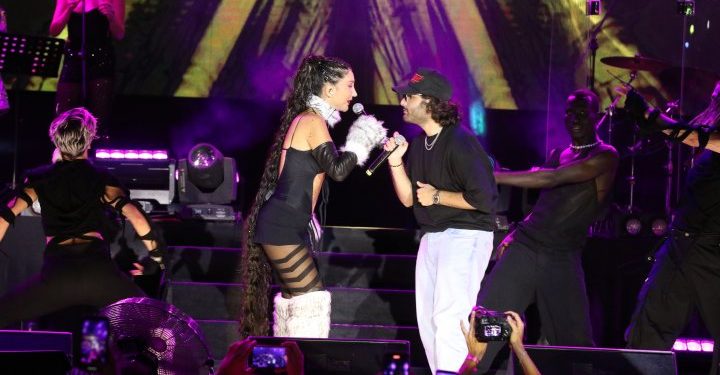 Hande Yener’den sevgilisi Misha’ya sahnede övgü dolu sözler