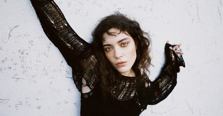 Lil Zey’den öfkeli, karanlık bir aşk baladı: Naylon