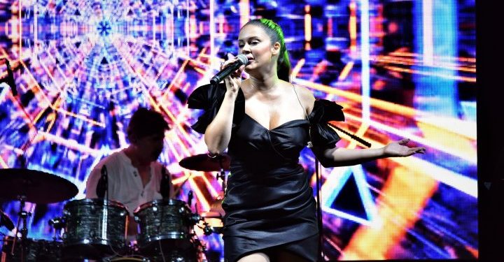 Genç şarkıcı Melisa Şirin sevenleriyle bir araya geldi