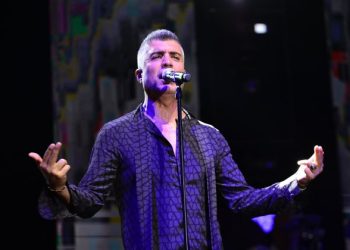 Özcan Deniz, Orhan Gencebay’ın doğum gününü sahneden kutladı