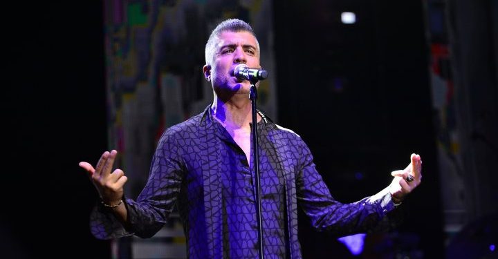 Özcan Deniz, Orhan Gencebay’ın doğum gününü sahneden kutladı