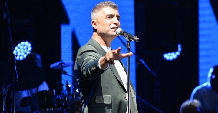 Günay misafirleri Özcan Deniz’e doyamıyor