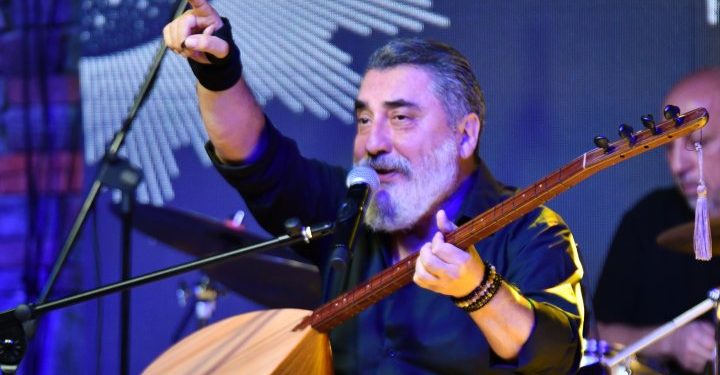 Soner Olgun, Bodrum Türkbükü’ndeki Üzüm Kızı’nda sahne aldı