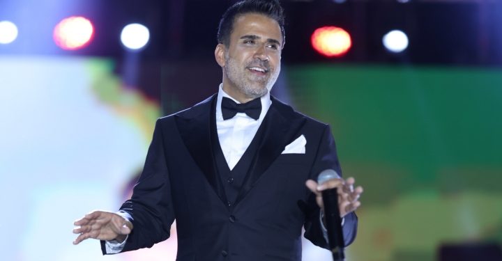 Emrah’ın ’40.Yıl’ albümü Ata Demirer ile start alıyor