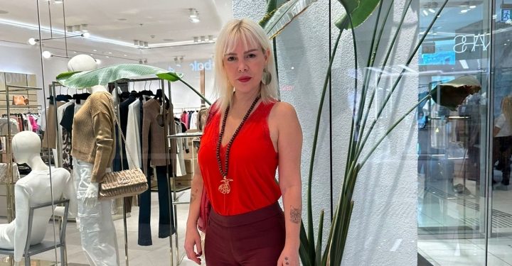 Kuaför fiyatlarına isyan eden Ömür Gedik, kendi imajını kendisi belirledi