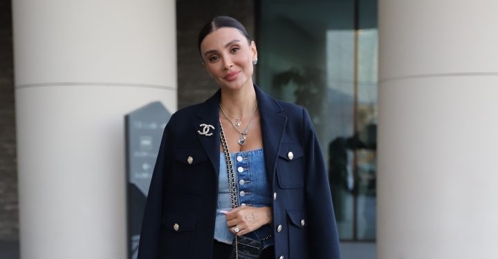 Özge Ulusoy güzelliği ve tarzıyla dikkat çekti