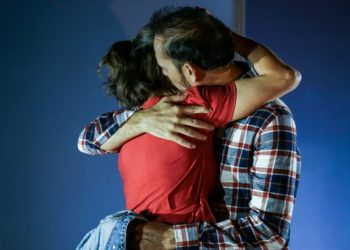 Ece Dizdar ve Öner Erkan’ın başrollerini paylaştığı ‘Evlilikten Sahneler’ Zorlu PSM’de