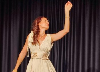 Gülay Uyar ‘Gece ve Gündüzün Dansı’ ile sahnedeydi