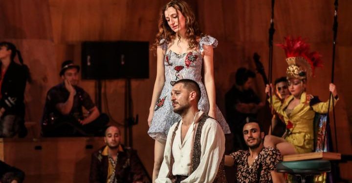 Beklenen oyun ‘Aşık Shakespeare’ prömiyerini gerçekleştirdi!