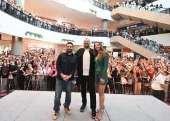 Ata Demirer’e İzmir’de yoğun ilgi