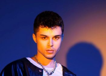 Ayberk Serin dinleyicileri ile ‘Yeniden’ buluşuyor