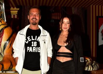 Erdem Kınay ile genç yıldız Damla’dan yeni single öncesi Cahide’de kutlama yemeği