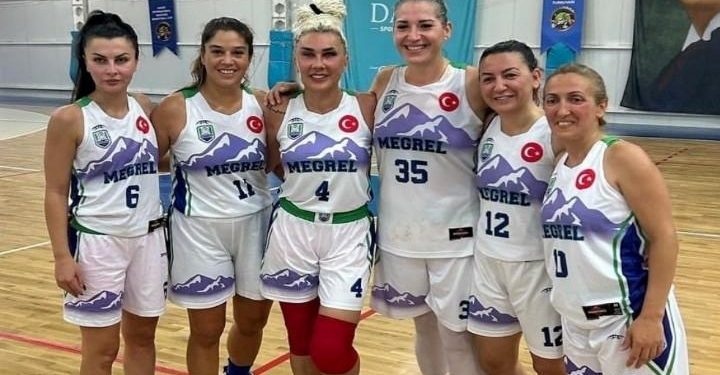 50’lik basketbol kraliçesi turnuvaya damga vurdu