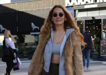 Güzel oyuncu Gökşen Ateş, tiyatro sahneleri ve set arası mekik dokuyor